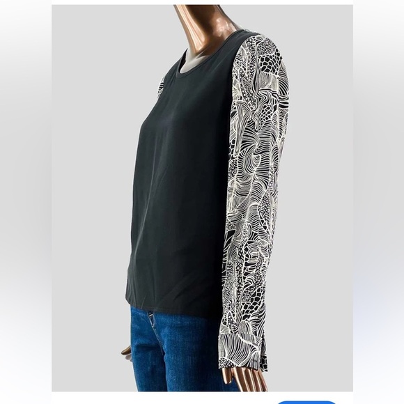 Diane Von Furstenberg Animal Print Long Sleeve Silk Top Blouse size 2 - Picture 4 of 9